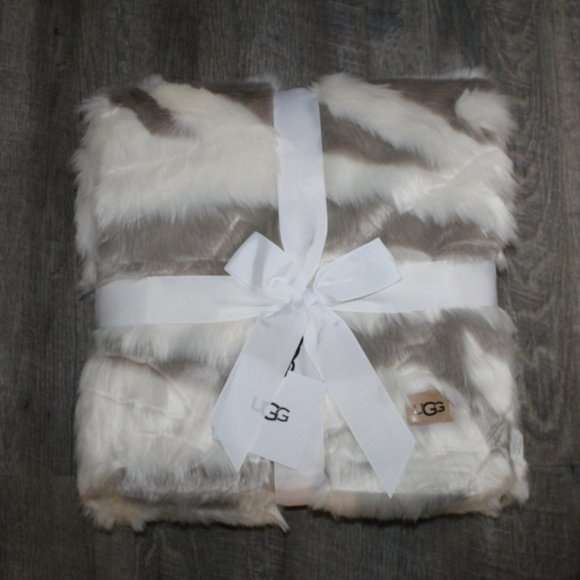 NWT UGG‎ SHAYLA ZEBRA FUR PLUSH THROW BLANKET 50 X 70 Multi $168 - Picture 1 of 7